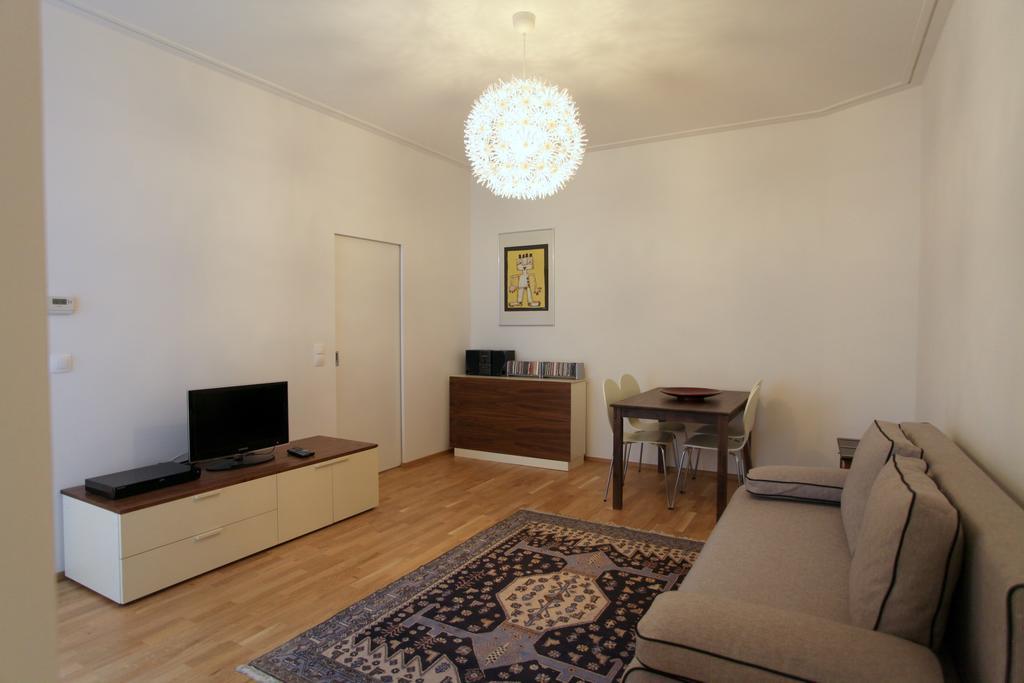 Moderne Stadtwohnung Mit Balkon *