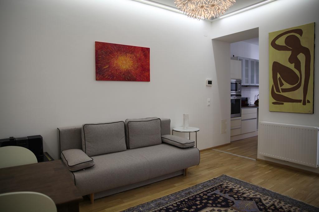 Moderne Stadtwohnung Mit Balkon *